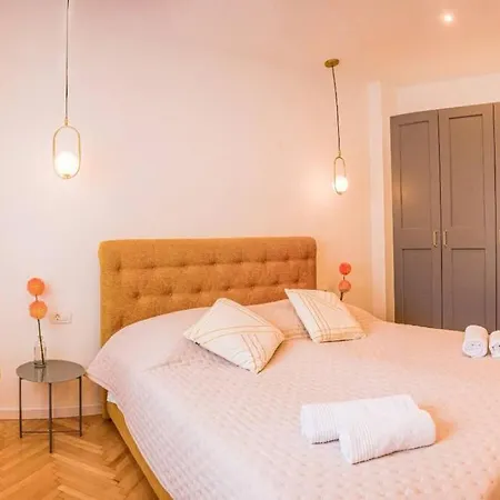 Luksuzni Ribica U Samom Centru Grada Lejlighed *